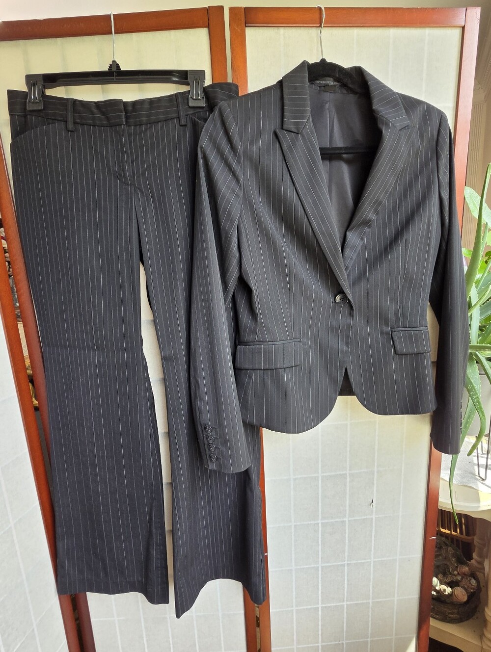 Express Design Studio Pinstripe Suit Set Black Blazer Editor Pants Size 6
